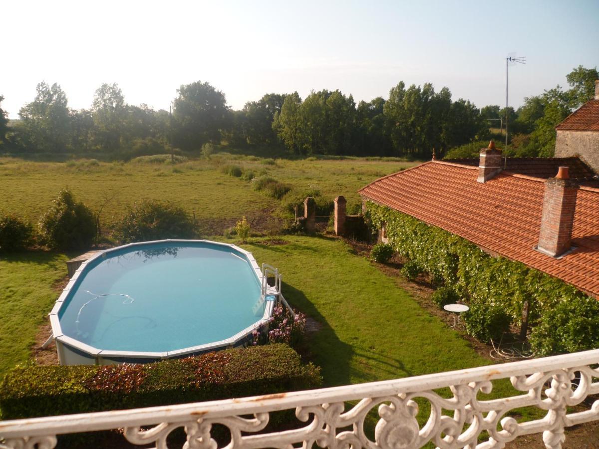 Bed and Breakfast Le Logis Les Pineaux Экстерьер фото