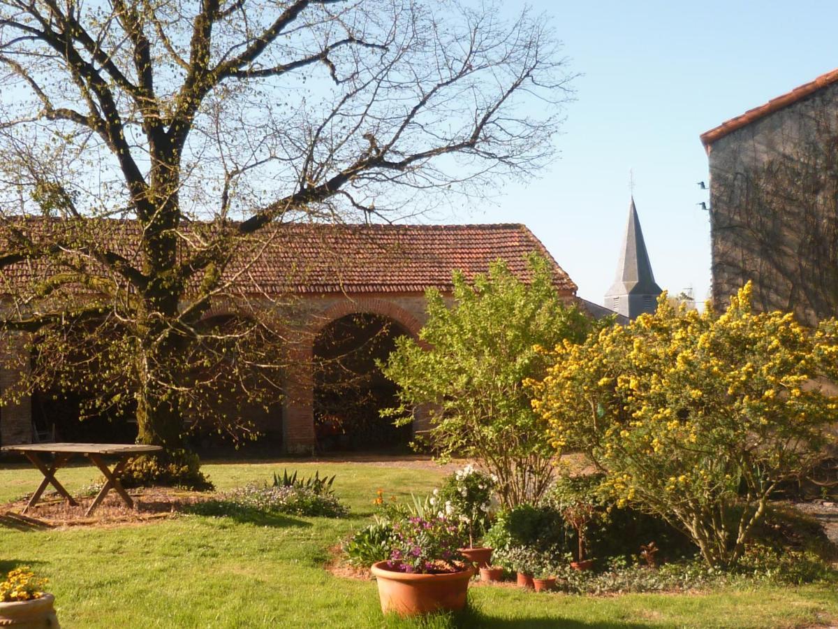 Bed and Breakfast Le Logis Les Pineaux Экстерьер фото